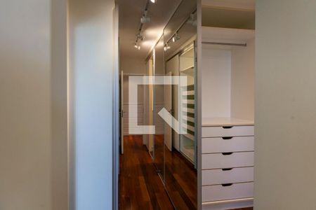 Apartamento à venda com 366m², 5 quartos e 5 vagas Apartamento à venda com 366m², 5 quartos e 5 vagasQuarto