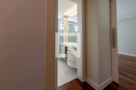 Apartamento à venda com 366m², 5 quartos e 5 vagas Apartamento à venda com 366m², 5 quartos e 5 vagasQuarto