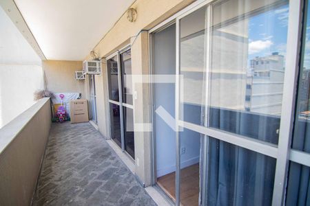 Apartamento à venda com 130m², 4 quartos e 2 vagasVaranda