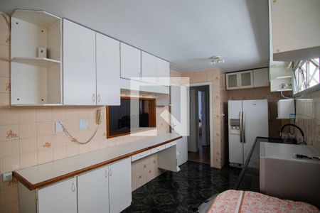 Apartamento à venda com 130m², 4 quartos e 2 vagasCozinha