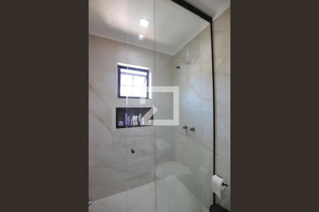 Casa à venda com 306m², 4 quartos e 2 vagasBanheiro da Suíte 2