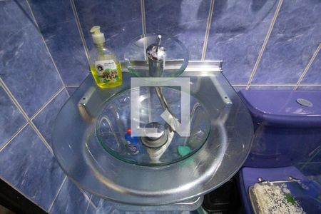 Banheiro de casa para alugar com 3 quartos, 198m² em Parque Guarani, São Paulo