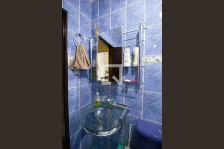 Banheiro de casa para alugar com 3 quartos, 198m² em Parque Guarani, São Paulo