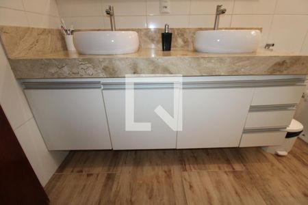 Casa à venda com 398m², 3 quartos e 3 vagasBanheiro do Quarto 3 (suíte)