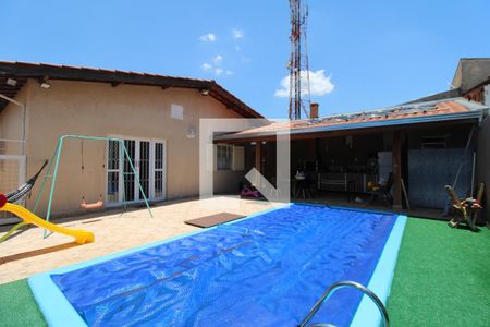 Casa à venda com 398m², 3 quartos e 3 vagasQuintal - Piscina