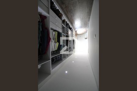 Casa à venda com 340m², 4 quartos e 4 vagasCloset da suíte