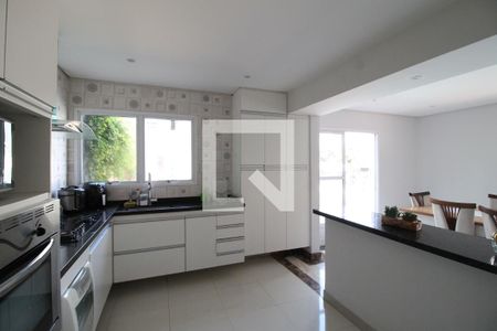 Casa à venda com 340m², 4 quartos e 4 vagasCozinha