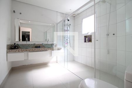 Casa à venda com 340m², 4 quartos e 4 vagasBanheiro da Suíte