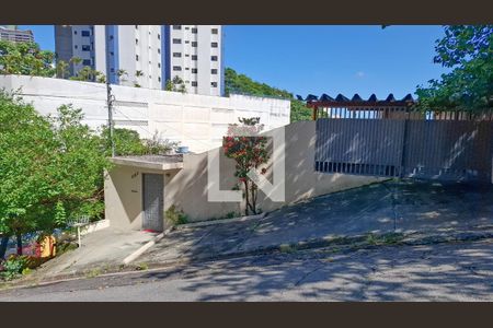Casa à venda com 240m², 2 quartos e 1 vagaFachada