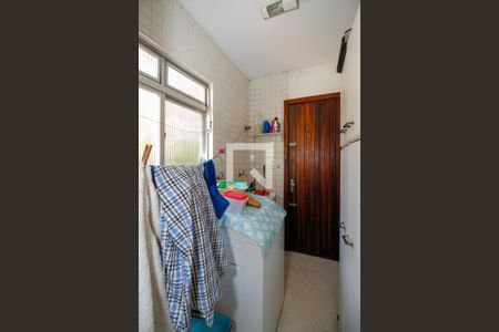 Casa à venda com 240m², 2 quartos e 1 vagaÁrea de Serviço