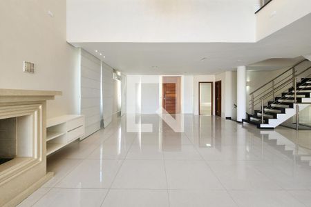 Casa à venda com 580m², 4 quartos e 6 vagasSala