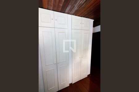 Casa à venda com 217m², 4 quartos e 4 vagas Casa à venda com 217m², 4 quartos e 4 vagasQuarto 2