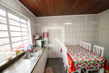 Casa à venda com 217m², 4 quartos e 4 vagas Casa à venda com 217m², 4 quartos e 4 vagasCozinha