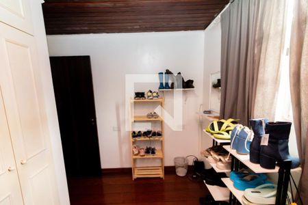 Casa à venda com 217m², 4 quartos e 4 vagas Casa à venda com 217m², 4 quartos e 4 vagasQuarto 2