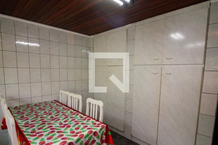 Casa à venda com 217m², 4 quartos e 4 vagas Casa à venda com 217m², 4 quartos e 4 vagasCozinha