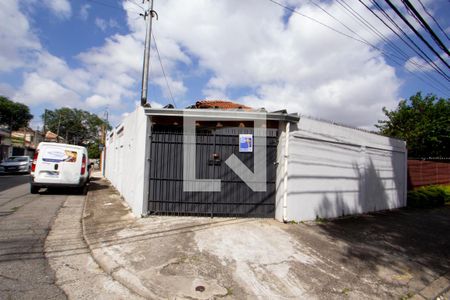 Casa à venda com 70m², 2 quartos e 2 vagas Casa à venda com 70m², 2 quartos e 2 vagasFachada