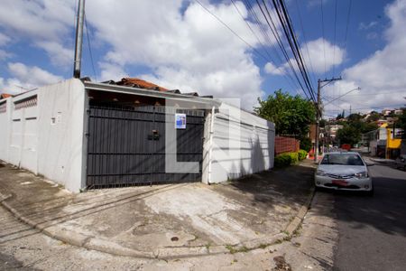 Casa à venda com 70m², 2 quartos e 2 vagas Casa à venda com 70m², 2 quartos e 2 vagasFachada