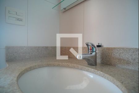 Banheiro de apartamento para alugar com 1 quarto, 38m² em Três Figueiras, Porto Alegre