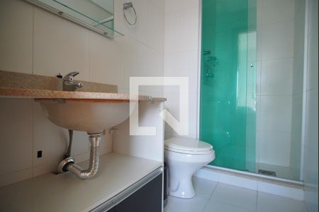 Banheiro  de apartamento para alugar com 1 quarto, 38m² em Três Figueiras, Porto Alegre