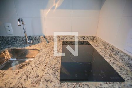 Sala / Cozinha - Coooktop de apartamento para alugar com 1 quarto, 29m² em Chácara Inglesa, São Paulo