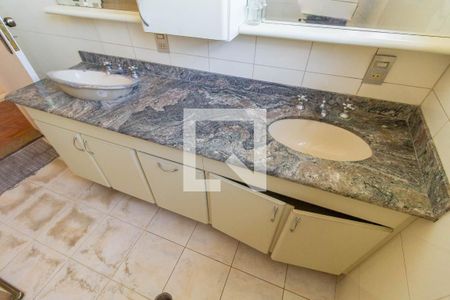 Casa à venda com 500m², 6 quartos e 4 vagasBanheiro 