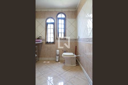 Casa de condomínio à venda com 350m², 3 quartos e 5 vagasBanheiro social 