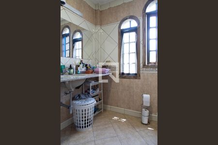 Casa de condomínio à venda com 350m², 3 quartos e 5 vagasBanheiro social 