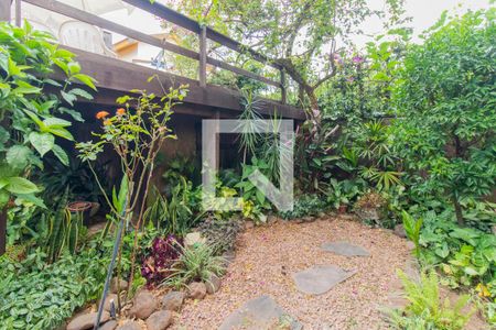 Casa à venda com 910m², 6 quartos e 5 vagas Casa à venda com 910m², 6 quartos e 5 vagasQuintal