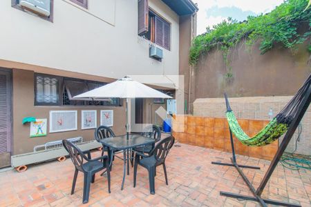 Casa à venda com 910m², 6 quartos e 5 vagas Casa à venda com 910m², 6 quartos e 5 vagasQuintal