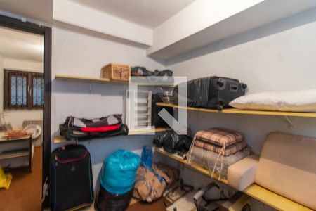 Casa à venda com 910m², 6 quartos e 5 vagas Casa à venda com 910m², 6 quartos e 5 vagasQuarto de Serviço