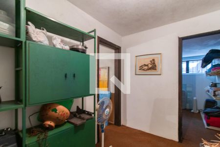 Casa à venda com 910m², 6 quartos e 5 vagas Casa à venda com 910m², 6 quartos e 5 vagasQuarto de Serviço