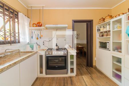 Casa à venda com 910m², 6 quartos e 5 vagas Casa à venda com 910m², 6 quartos e 5 vagasCozinha