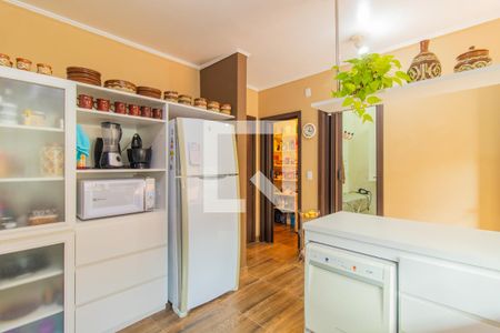 Casa à venda com 910m², 6 quartos e 5 vagas Casa à venda com 910m², 6 quartos e 5 vagasCozinha