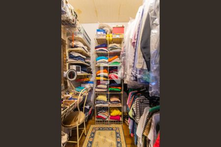 Casa à venda com 910m², 6 quartos e 5 vagas Casa à venda com 910m², 6 quartos e 5 vagasCloset