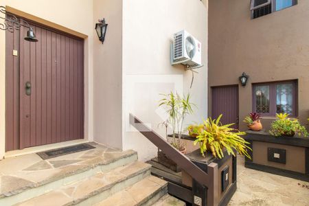 Casa à venda com 910m², 6 quartos e 5 vagas Casa à venda com 910m², 6 quartos e 5 vagasEntrada