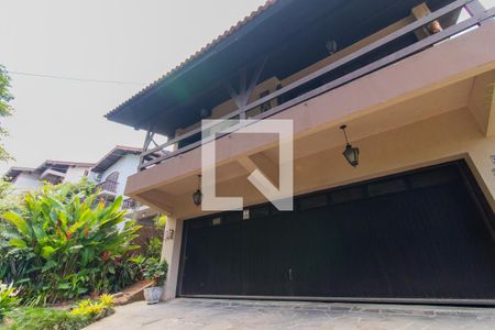 Casa à venda com 910m², 6 quartos e 5 vagas Casa à venda com 910m², 6 quartos e 5 vagasFachada