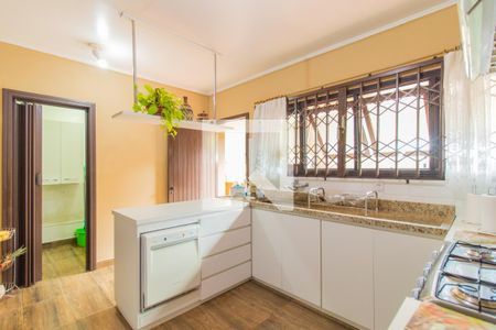 Casa à venda com 910m², 6 quartos e 5 vagas Casa à venda com 910m², 6 quartos e 5 vagasCozinha