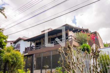Casa à venda com 910m², 6 quartos e 5 vagas Casa à venda com 910m², 6 quartos e 5 vagasFachada