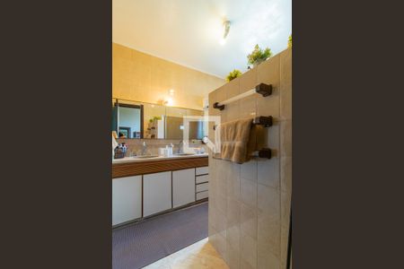 Casa à venda com 910m², 6 quartos e 5 vagas Casa à venda com 910m², 6 quartos e 5 vagasBanheiro