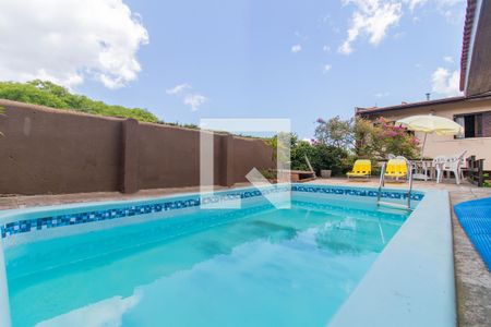 Casa à venda com 910m², 6 quartos e 5 vagas Casa à venda com 910m², 6 quartos e 5 vagasPiscina