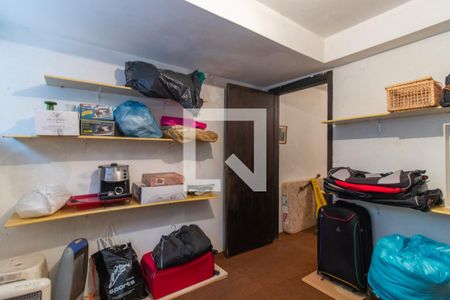 Casa à venda com 910m², 6 quartos e 5 vagas Casa à venda com 910m², 6 quartos e 5 vagasQuarto de Serviço