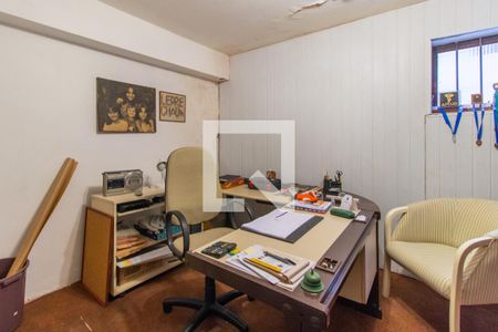 Casa à venda com 910m², 6 quartos e 5 vagas Casa à venda com 910m², 6 quartos e 5 vagasQuarto de Serviço