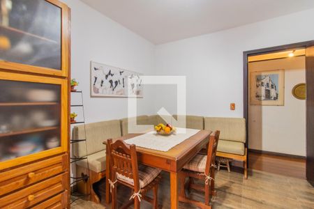 Casa à venda com 910m², 6 quartos e 5 vagas Casa à venda com 910m², 6 quartos e 5 vagasCopa