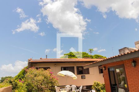 Casa à venda com 910m², 6 quartos e 5 vagas Casa à venda com 910m², 6 quartos e 5 vagasQuintal