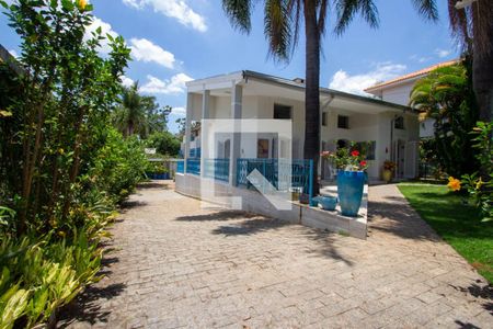 Casa à venda com 450m², 4 quartos e 5 vagas Casa à venda com 450m², 4 quartos e 5 vagasfachada da casa