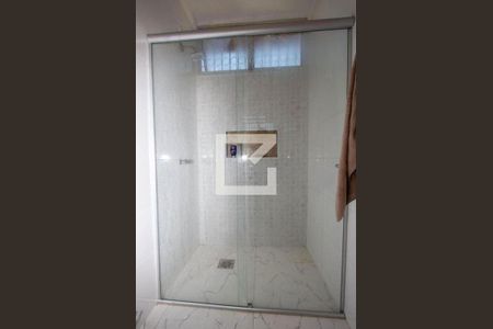 Casa à venda com 450m², 4 quartos e 5 vagas Casa à venda com 450m², 4 quartos e 5 vagasBanheiro da Suíte 2