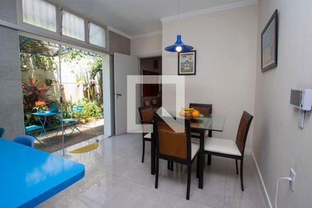 Casa à venda com 450m², 4 quartos e 5 vagas Casa à venda com 450m², 4 quartos e 5 vagasCozinha