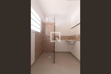 Banheiro de kitnet/studio para alugar com 1 quarto, 21m² em Vila Brasílio Machado, São Paulo