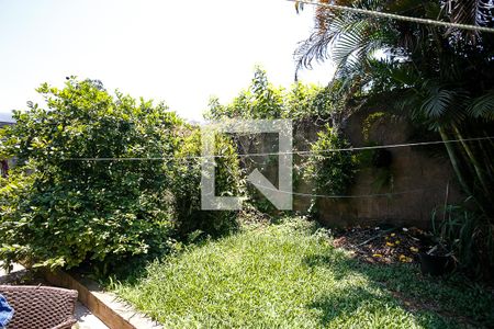 Casa à venda com 250m², 2 quartos e 2 vagas Casa à venda com 250m², 2 quartos e 2 vagasQuintal