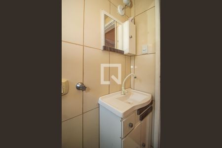 Banheiro de apartamento à venda com 2 quartos, 40m² em Medianeira, Porto Alegre